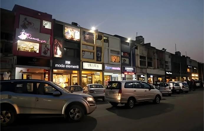 Sector 8 Chandigarh: Location, Connectivity, Property & Nearby Areas